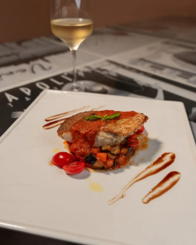 A fresh new addition to the menu: pan-seared red snapper paired with traditional Sicilian caponata. Give it a try by reserving your table below!
🔗 www.rossovinosingapore.com
.
.
#italianrestaurant #sgfoodies #singaporefoodies #singaporerestaurants #italianfood