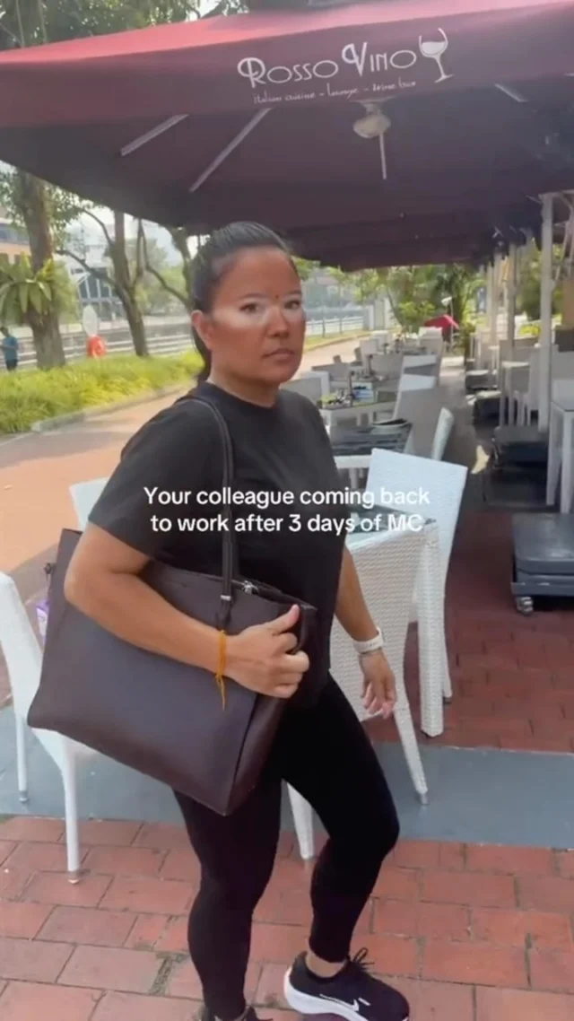 Sun tan lines ✅
Fresh manicure ✅
Eye bags gone ✅
...Yea...that must have been one hell of a flu!
.
.
#KitchenComedy #FunnyVideo #Viralvideos #CorporateLife #Work