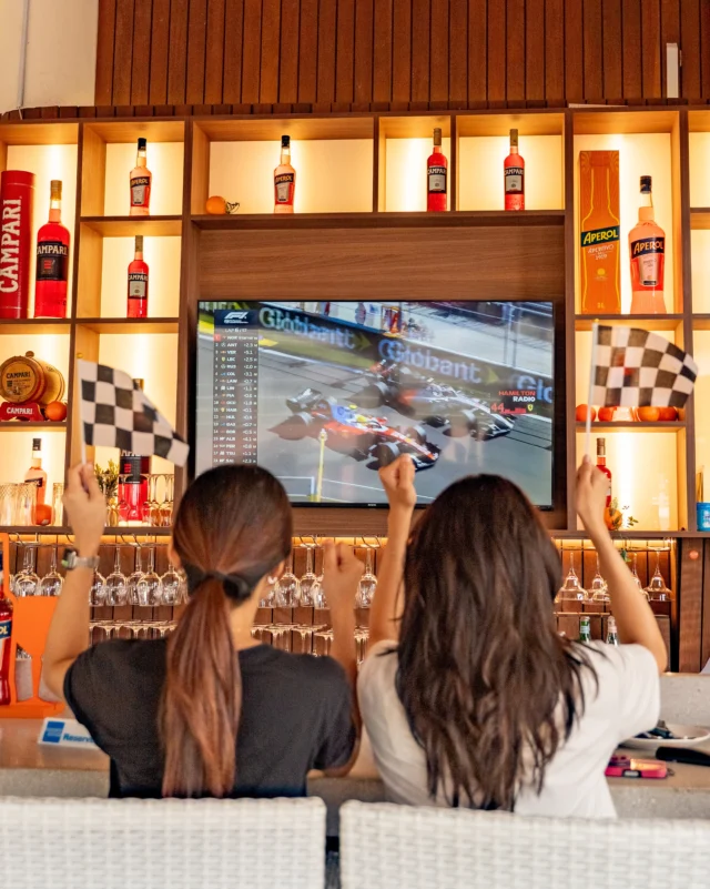 🏎️ 𝗦𝗜𝗡𝗚𝗔𝗣𝗢𝗥𝗘 𝗚𝗥𝗔𝗡𝗗 𝗣𝗥𝗜𝗫 𝗟𝗜𝗩𝗘 𝗦𝗖𝗥𝗘𝗘𝗡𝗜𝗡𝗚 🏁
We’ve decked out our bar in race-day style, with all the action shown live on screen.* Take advantage of our 1-for-1 happy hour from 4pm to 7pm and catch every thrilling overtake while enjoying delicious Italian food with us 🍕🍝

🏁 𝗦𝗨𝗡𝗗𝗔𝗬’𝗦 𝗥𝗔𝗖𝗘 𝗗𝗔𝗬 𝗣𝗘𝗥𝗞: 𝗘𝗫𝗧𝗘𝗡𝗗𝗘𝗗 𝗛𝗔𝗣𝗣𝗬 𝗛𝗢𝗨𝗥 
For Race Day, we’re extending our 𝟭-𝗳𝗼𝗿-𝟭 𝗵𝗮𝗽𝗽𝘆 𝗵𝗼𝘂𝗿 𝗳𝗿𝗼𝗺 𝟰𝗽𝗺 𝘂𝗻𝘁𝗶𝗹 𝘄𝗲 𝗰𝗹𝗼𝘀𝗲 𝗮𝘁 𝗺𝗶𝗱𝗻𝗶𝗴𝗵𝘁 so you can enjoy 1-for-1 drinks before lights out, through the final lap and beyond. 🍹🏎️

🗓️ Fri 9 Oct
Practice: 4:30PM-5:30PM | Spring Qualifying: 8:30PM-9:14PM
🗓️ ⁠Sat 10 Oct
Sprint: 5:00PM-6:00PM | Qualifying: 9:00PM-10:00PM
🗓️ Sun 11 Oct
Race Day: 8:00PM

🔗 ⁠Link in bio for reservations and menu
𝘖𝘶𝘳 𝘣𝘢𝘳 𝘤𝘰𝘶𝘯𝘵𝘦𝘳 𝘴𝘦𝘢𝘵𝘴 𝘢𝘳𝘦 𝘭𝘪𝘮𝘪𝘵𝘦𝘥 𝘢𝘯𝘥 𝘸𝘪𝘭𝘭 𝘣𝘦 𝘢𝘷𝘢𝘪𝘭𝘢𝘣𝘭𝘦 𝘰𝘯 𝘢 𝘧𝘪𝘳𝘴𝘵-𝘤𝘰𝘮𝘦, 𝘧𝘪𝘳𝘴𝘵-𝘴𝘦𝘳𝘷𝘦 𝘣𝘢𝘴𝘪𝘴. 𝘍𝘰𝘳 𝘵𝘩𝘦 𝘮𝘰𝘴𝘵 𝘶𝘱-𝘵𝘰-𝘥𝘢𝘵𝘦 𝘳𝘢𝘤𝘦 𝘴𝘤𝘩𝘦𝘥𝘶𝘭𝘦, 𝘩𝘦𝘢𝘥 𝘵𝘰 𝘵𝘩𝘦 𝘰𝘧𝘧𝘪𝘤𝘪𝘢𝘭 𝘍𝘰𝘳𝘮𝘶𝘭𝘢 1 𝘸𝘦𝘣𝘴𝘪𝘵𝘦: 𝘸𝘸𝘸.𝘧𝘰𝘳𝘮𝘶𝘭𝘢1.𝘤𝘰𝘮

[best Italian restaurant in Singapore, Singapore restaurants, pasta in Singapore, best pasta in Singapore]
#singaporegrandprix #singaporef1 #singapore #wheretowatchf1 #singaporegp