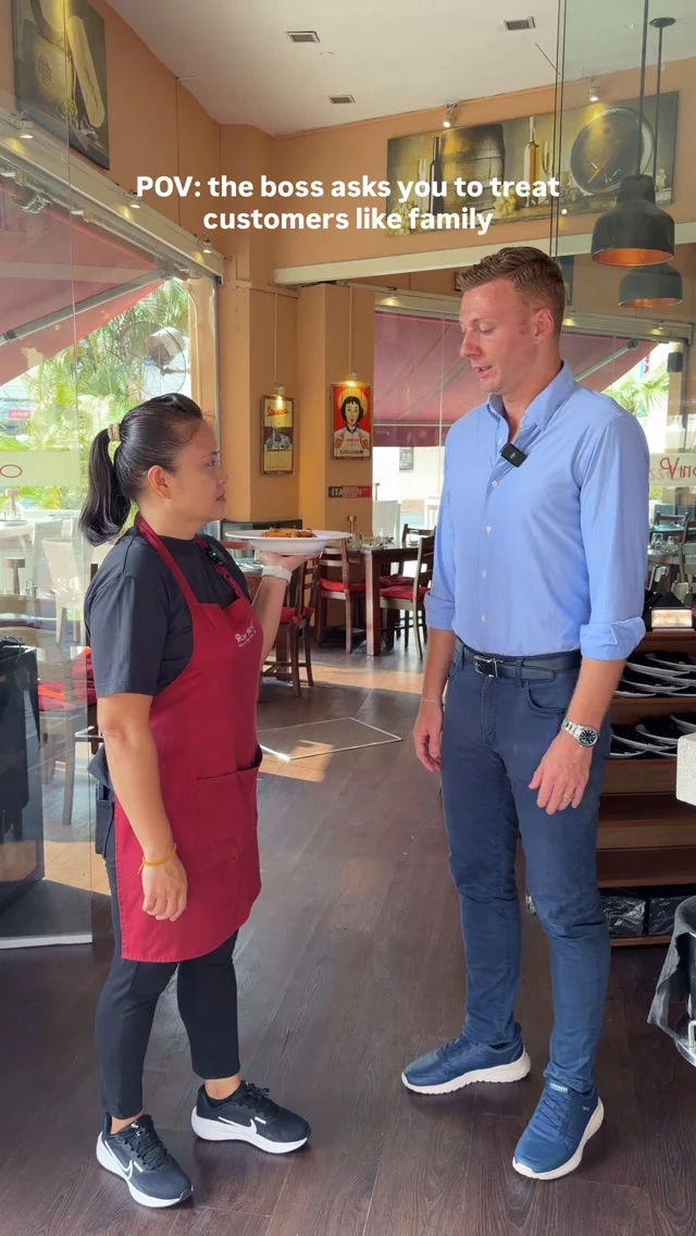 Put your hands up if this is exactly how your family treats you 🙋‍♀️
.
#KitchenComedy #FunnyVideo #Viralvideos #RestaurantLife #RestaurantContent